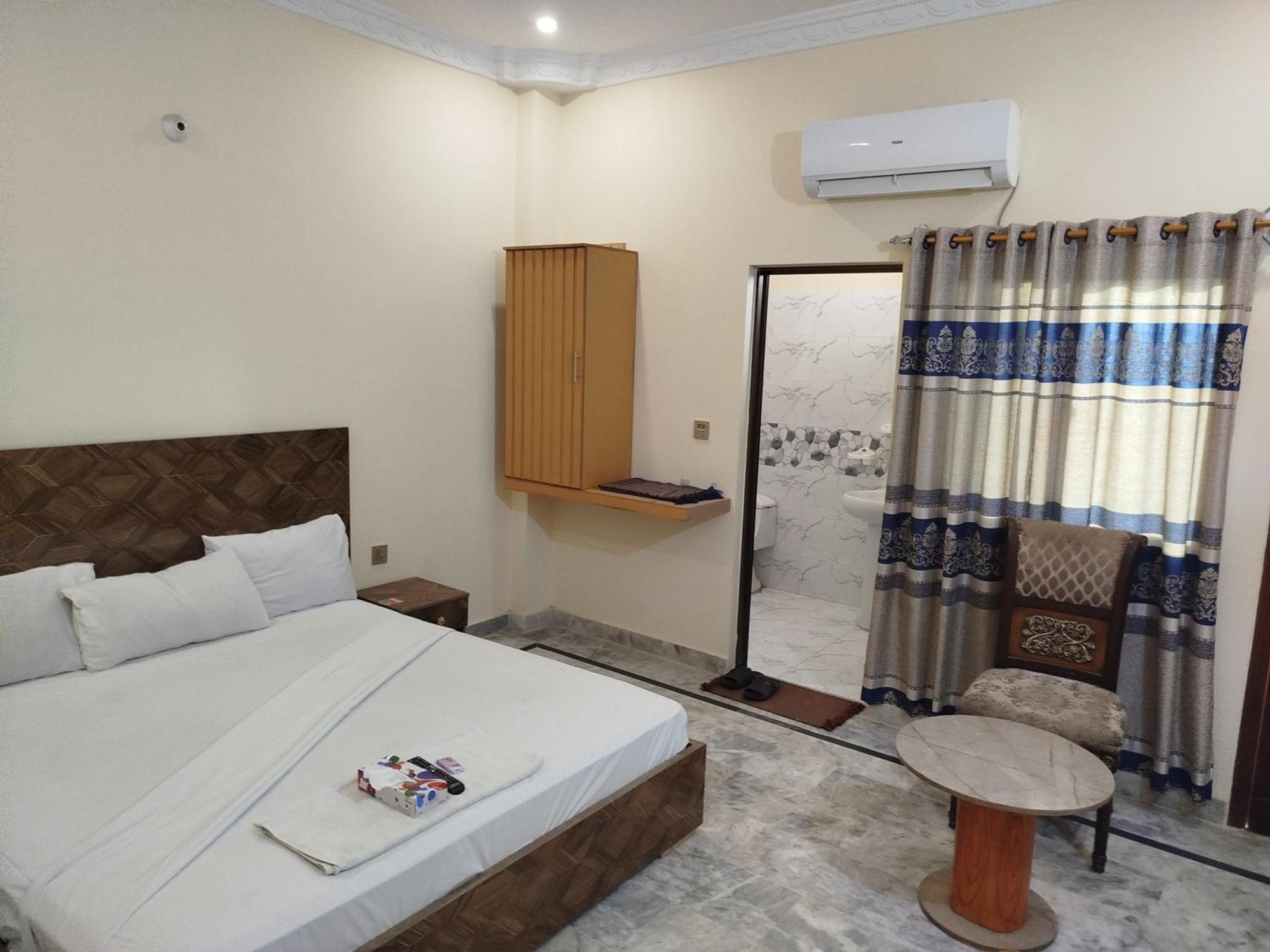 Hotel Crown Plaza, Near Karachi Airport, Darul Sehat Hospital, Dow, Agha Khan And Liaqat Hospital Buitenkant foto