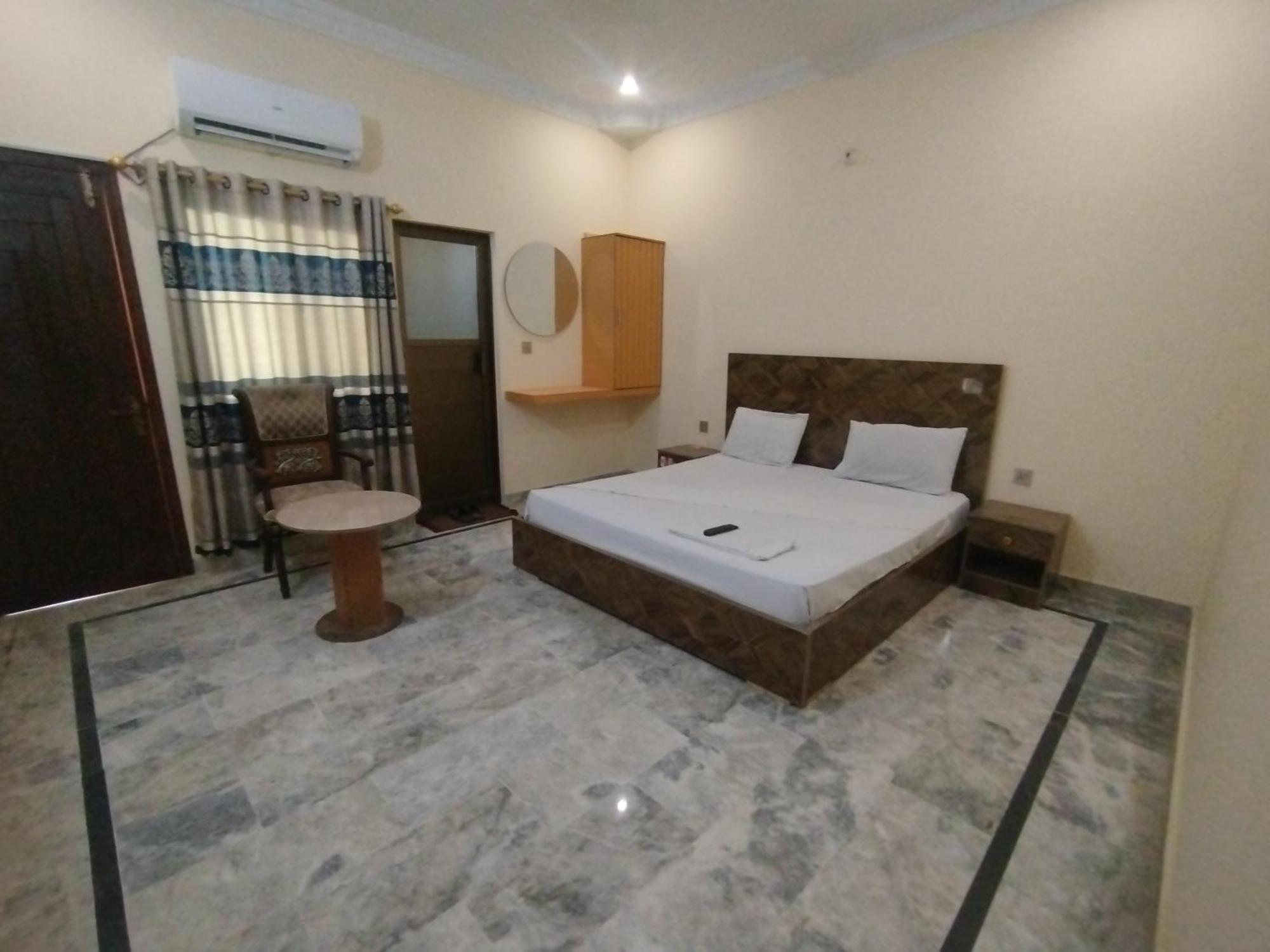 Hotel Crown Plaza, Near Karachi Airport, Darul Sehat Hospital, Dow, Agha Khan And Liaqat Hospital Buitenkant foto