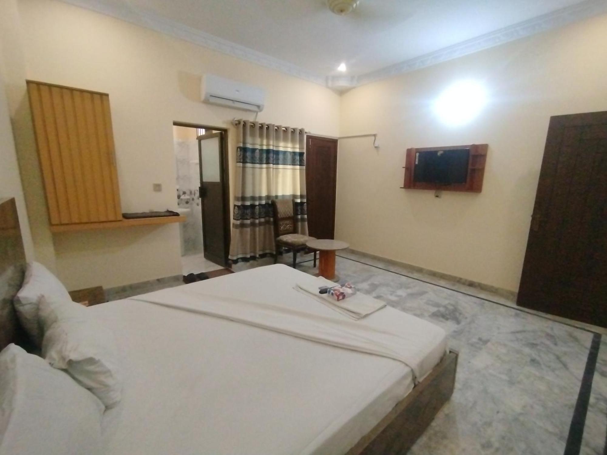 Hotel Crown Plaza, Near Karachi Airport, Darul Sehat Hospital, Dow, Agha Khan And Liaqat Hospital Buitenkant foto