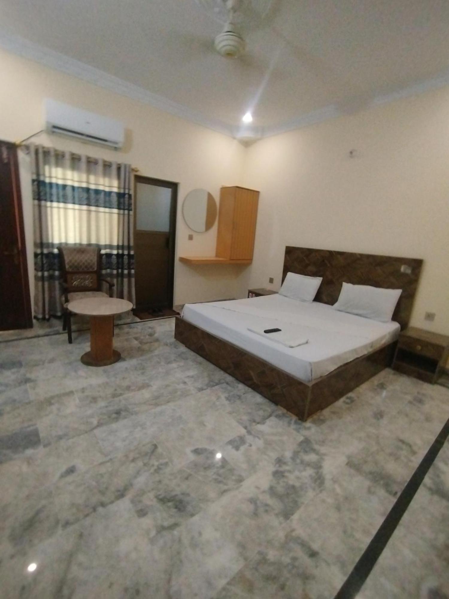 Hotel Crown Plaza, Near Karachi Airport, Darul Sehat Hospital, Dow, Agha Khan And Liaqat Hospital Buitenkant foto