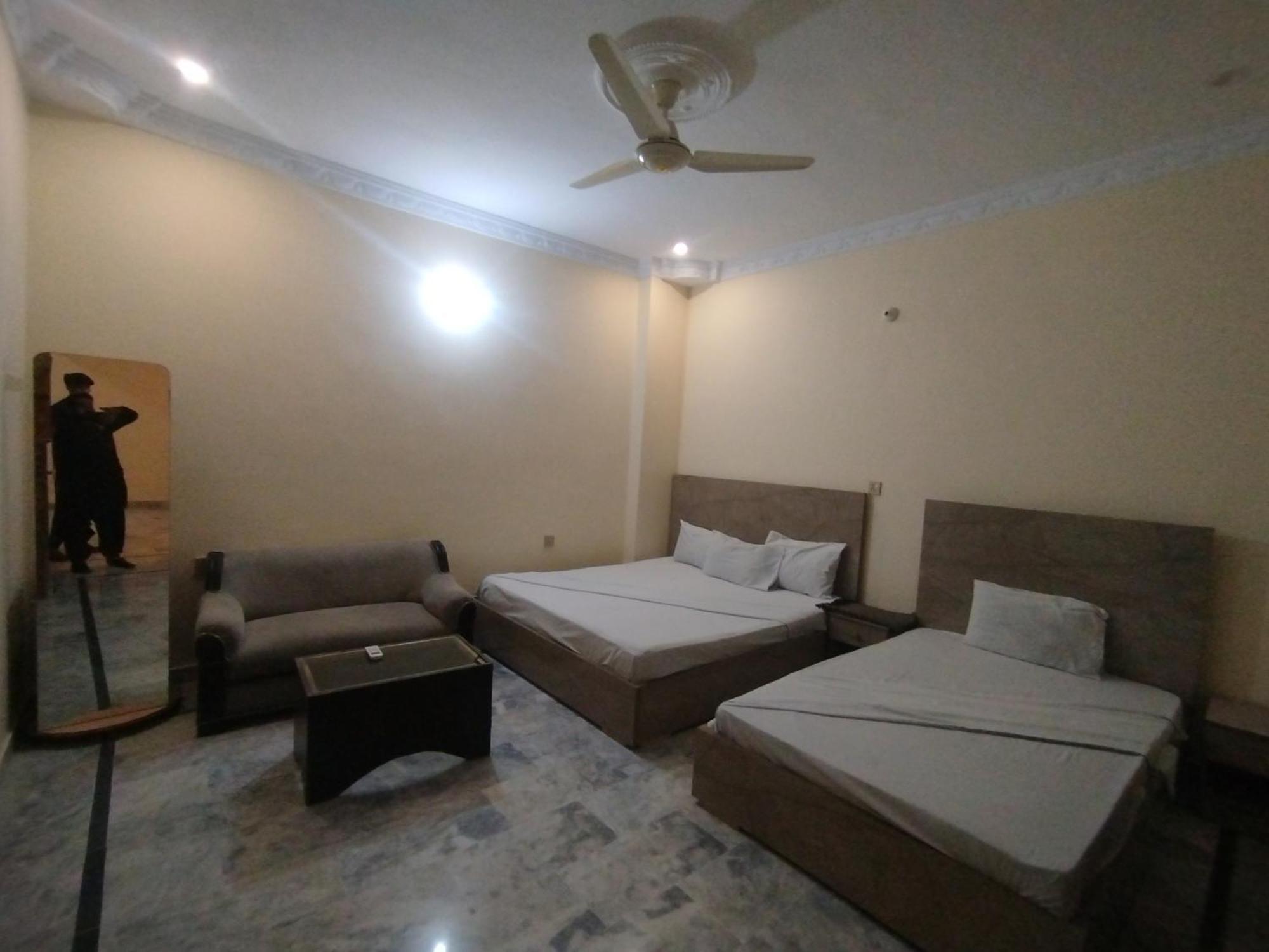 Hotel Crown Plaza, Near Karachi Airport, Darul Sehat Hospital, Dow, Agha Khan And Liaqat Hospital Buitenkant foto