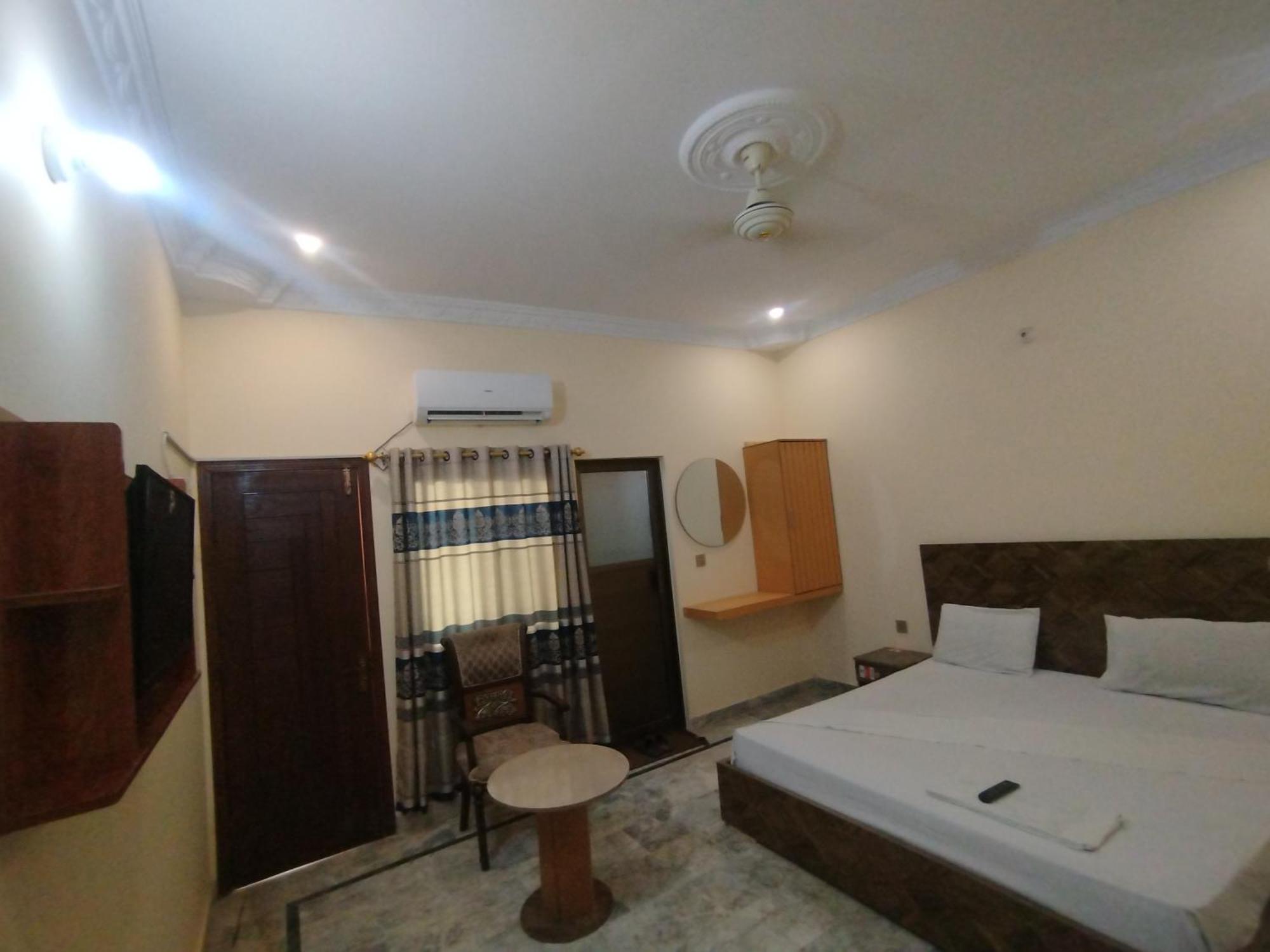 Hotel Crown Plaza, Near Karachi Airport, Darul Sehat Hospital, Dow, Agha Khan And Liaqat Hospital Buitenkant foto