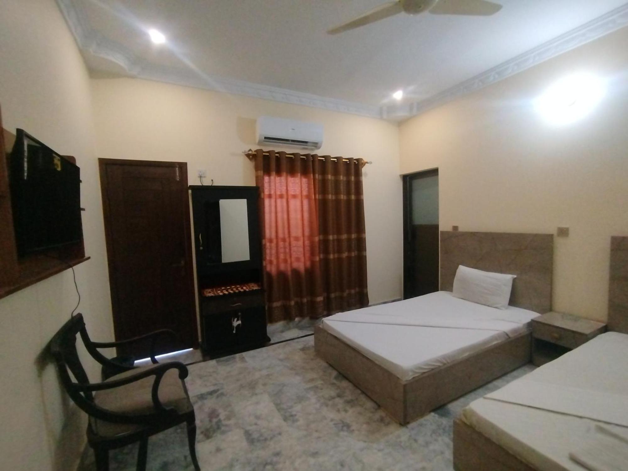 Hotel Crown Plaza, Near Karachi Airport, Darul Sehat Hospital, Dow, Agha Khan And Liaqat Hospital Buitenkant foto