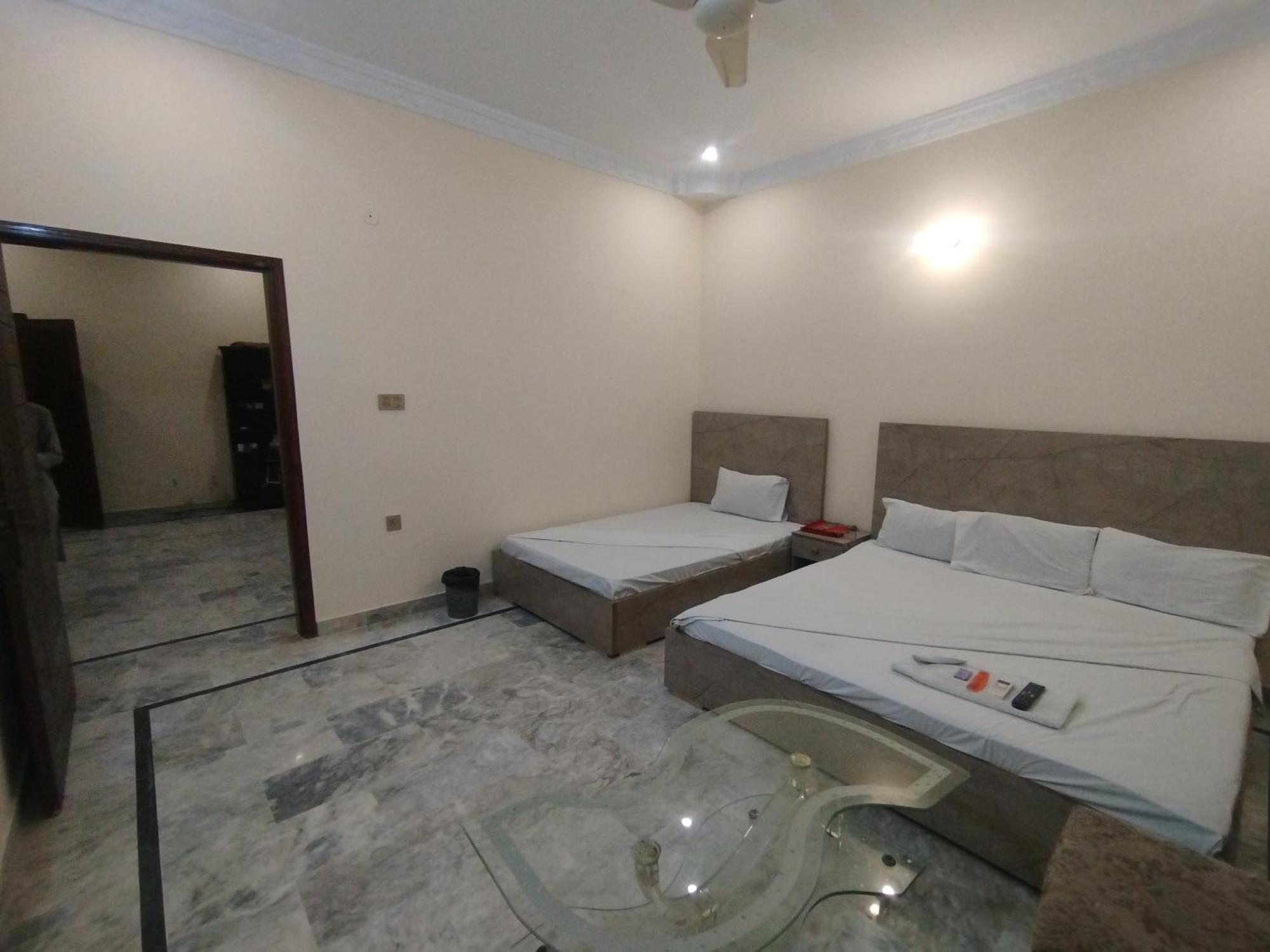 Hotel Crown Plaza, Near Karachi Airport, Darul Sehat Hospital, Dow, Agha Khan And Liaqat Hospital Buitenkant foto