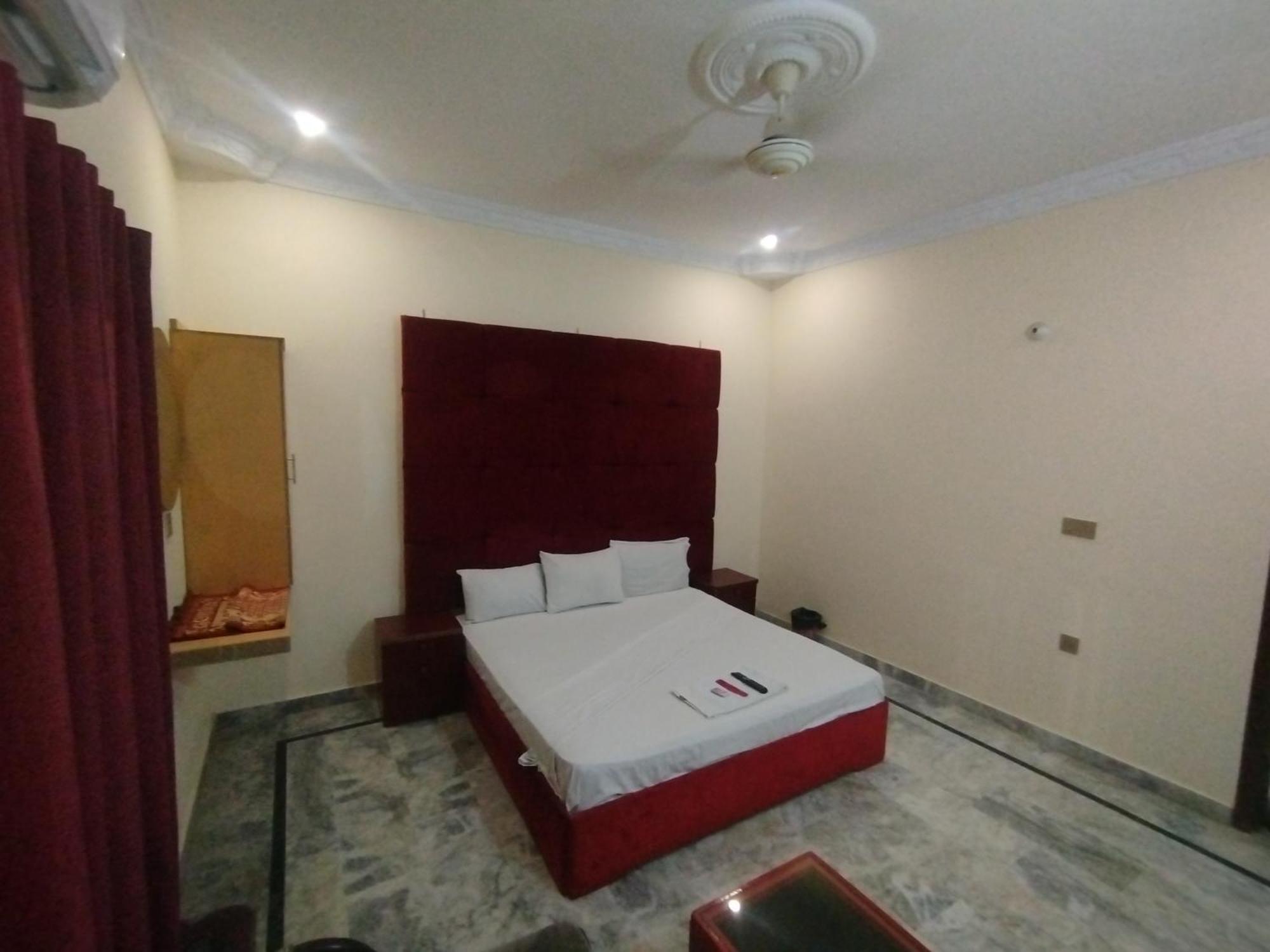 Hotel Crown Plaza, Near Karachi Airport, Darul Sehat Hospital, Dow, Agha Khan And Liaqat Hospital Buitenkant foto