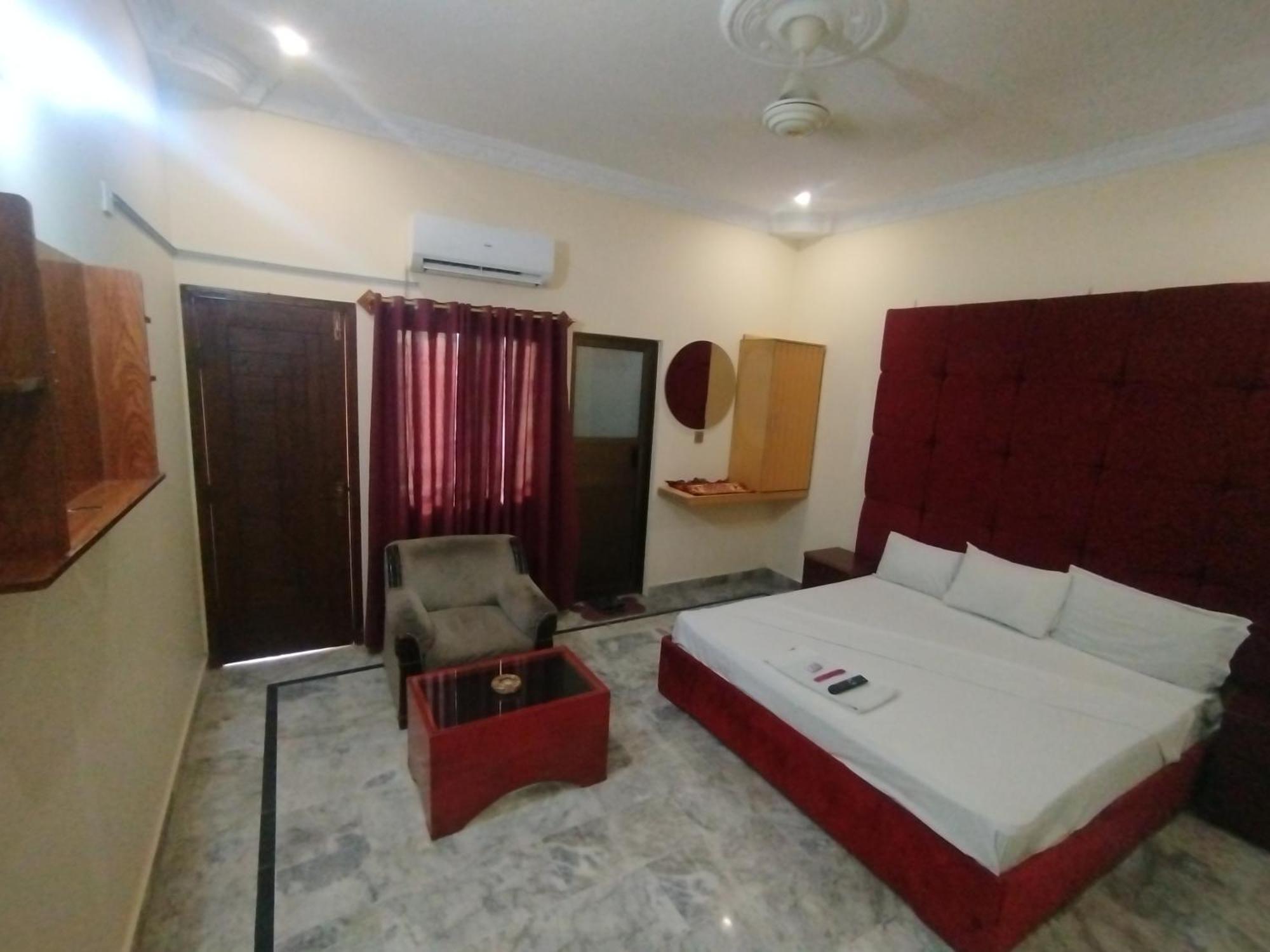 Hotel Crown Plaza, Near Karachi Airport, Darul Sehat Hospital, Dow, Agha Khan And Liaqat Hospital Buitenkant foto