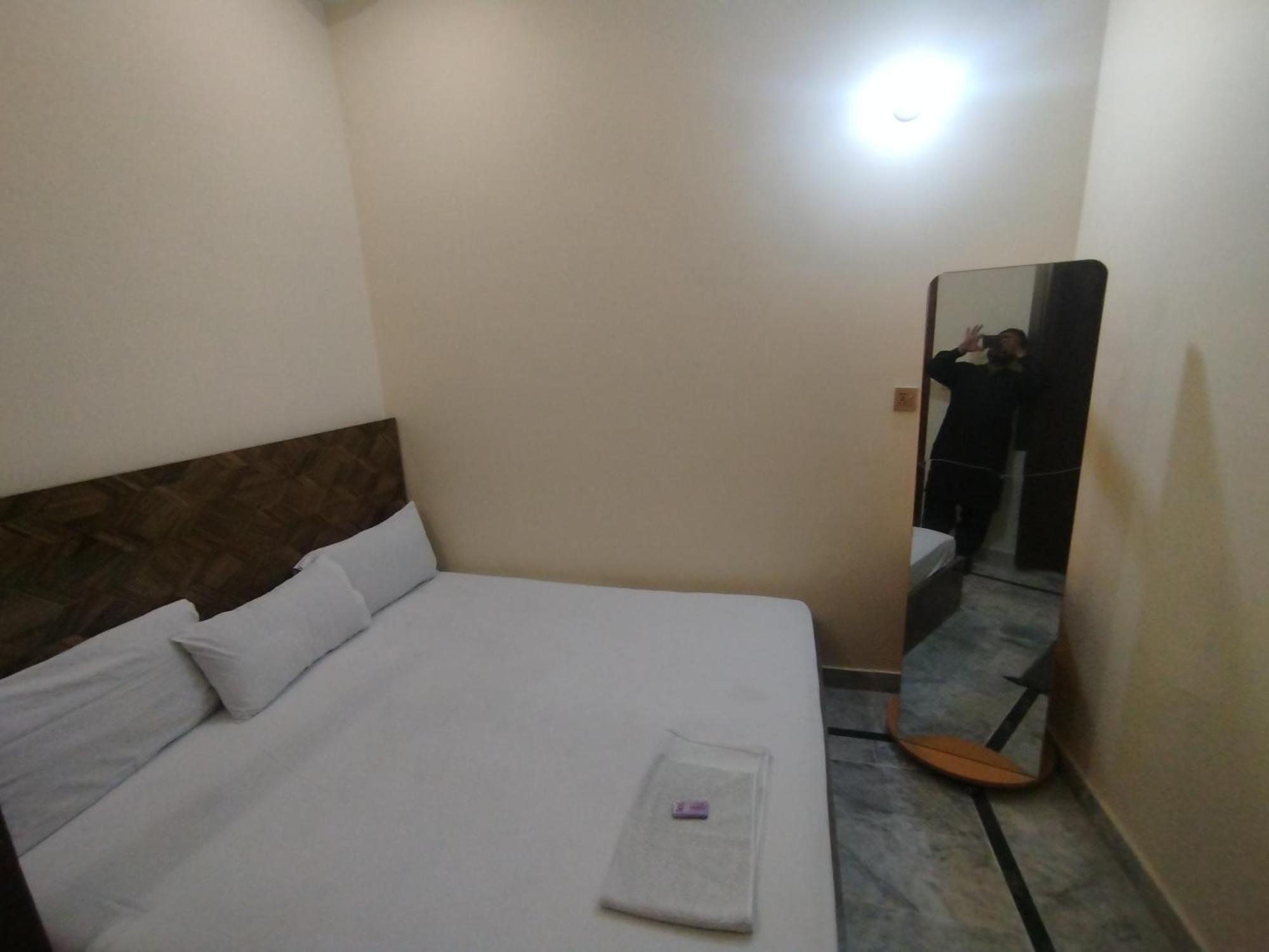 Hotel Crown Plaza, Near Karachi Airport, Darul Sehat Hospital, Dow, Agha Khan And Liaqat Hospital Buitenkant foto